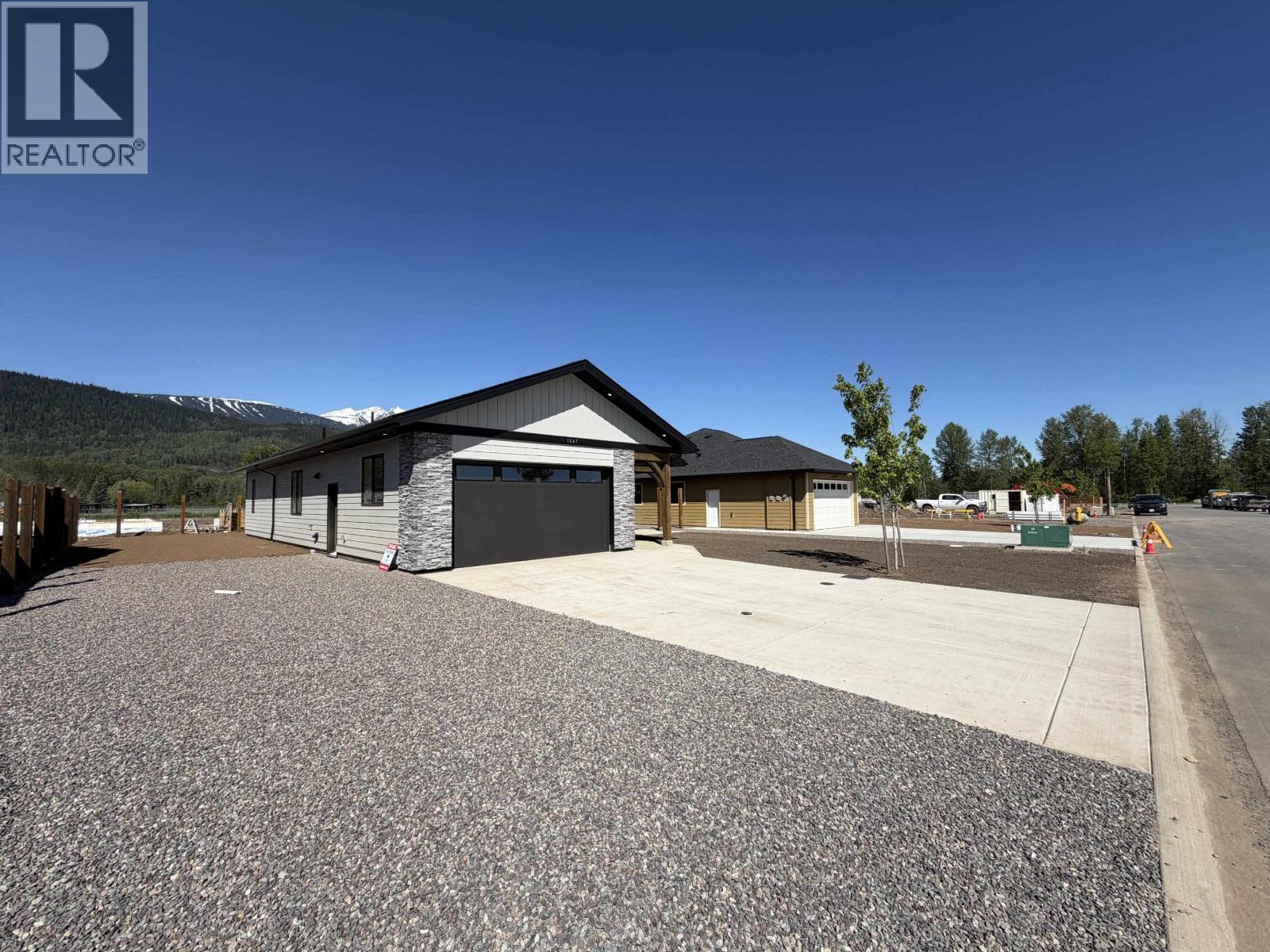 1045 Parkside Avenue, Smithers, British Columbia  V0J 2N0 - Photo 4 - R3091039