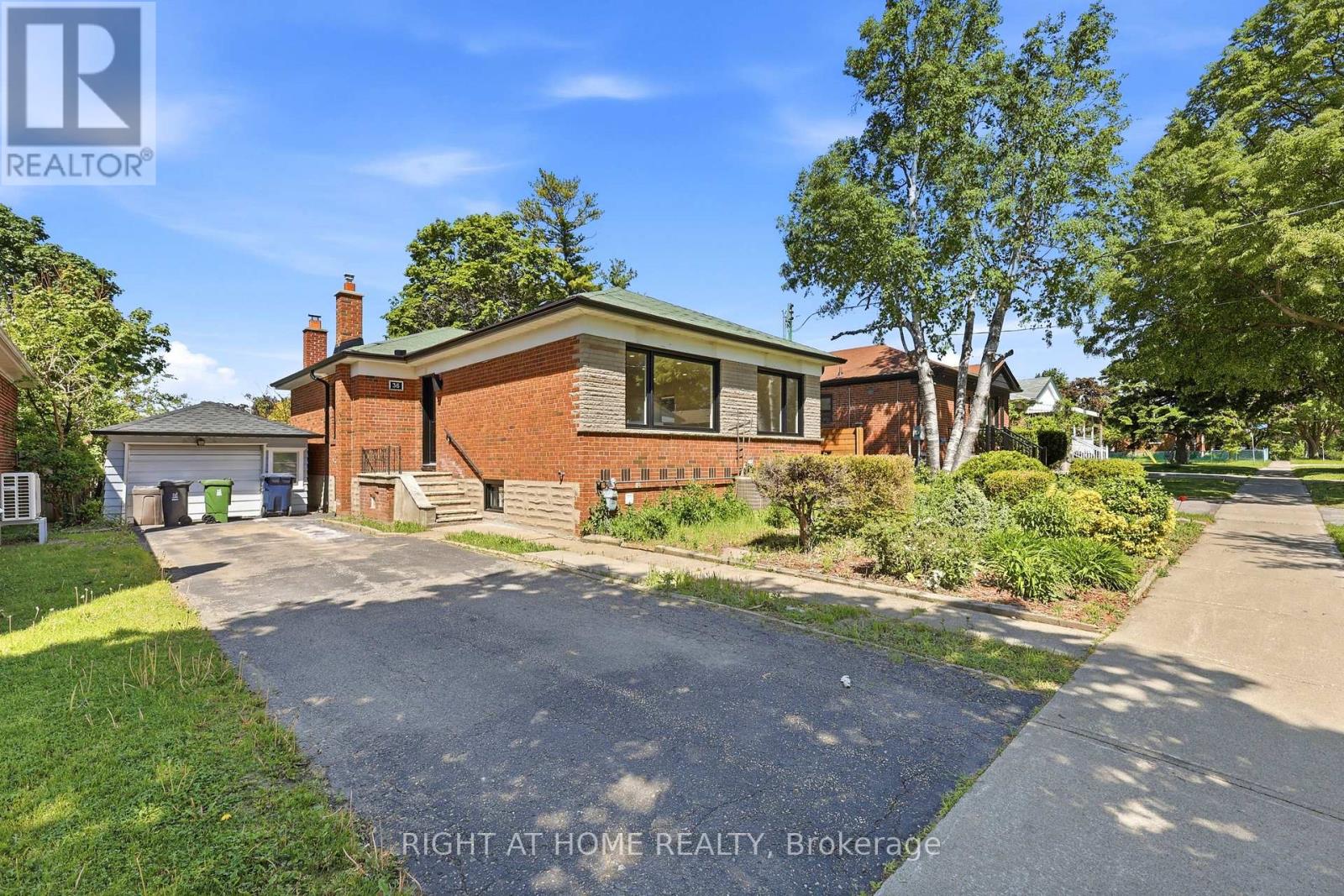 36 Vauxhall Drive, Toronto, Ontario  M1P 1P7 - Photo 2 - E13230404