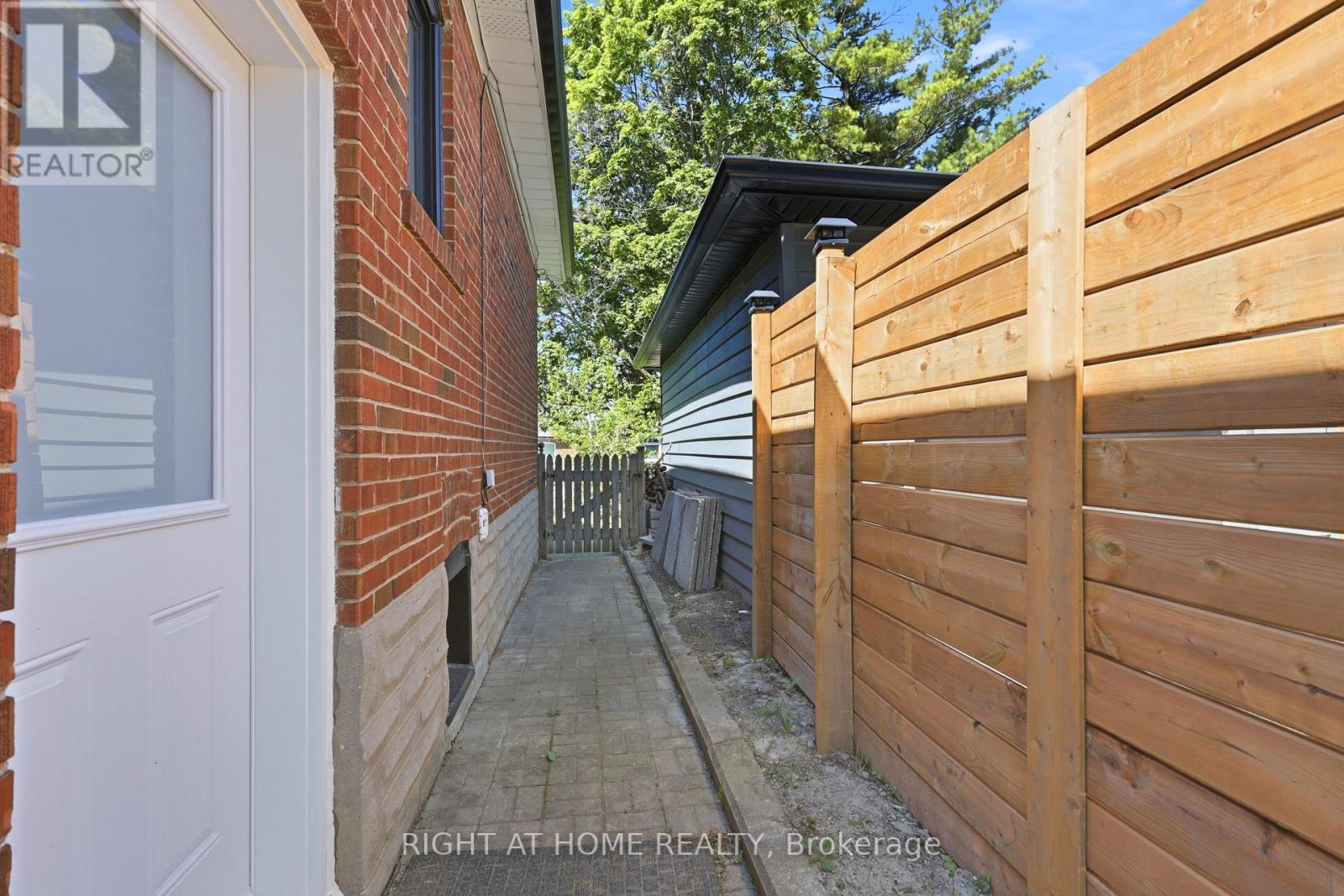 36 Vauxhall Drive, Toronto, Ontario  M1P 1P7 - Photo 3 - E13230404