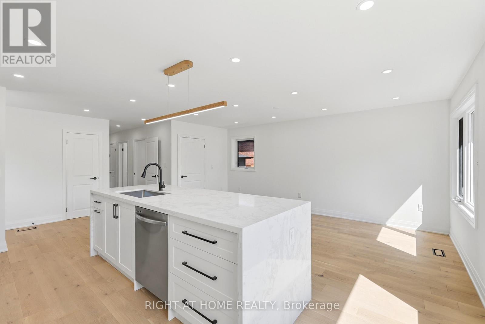 36 Vauxhall Drive, Toronto, Ontario  M1P 1P7 - Photo 7 - E13230404