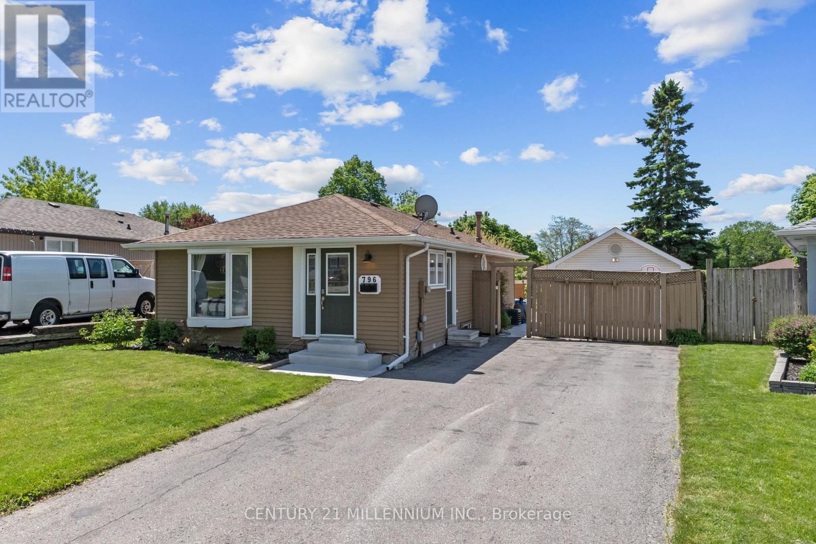 796 GRANDVIEW DRIVE, Oshawa, Ontario