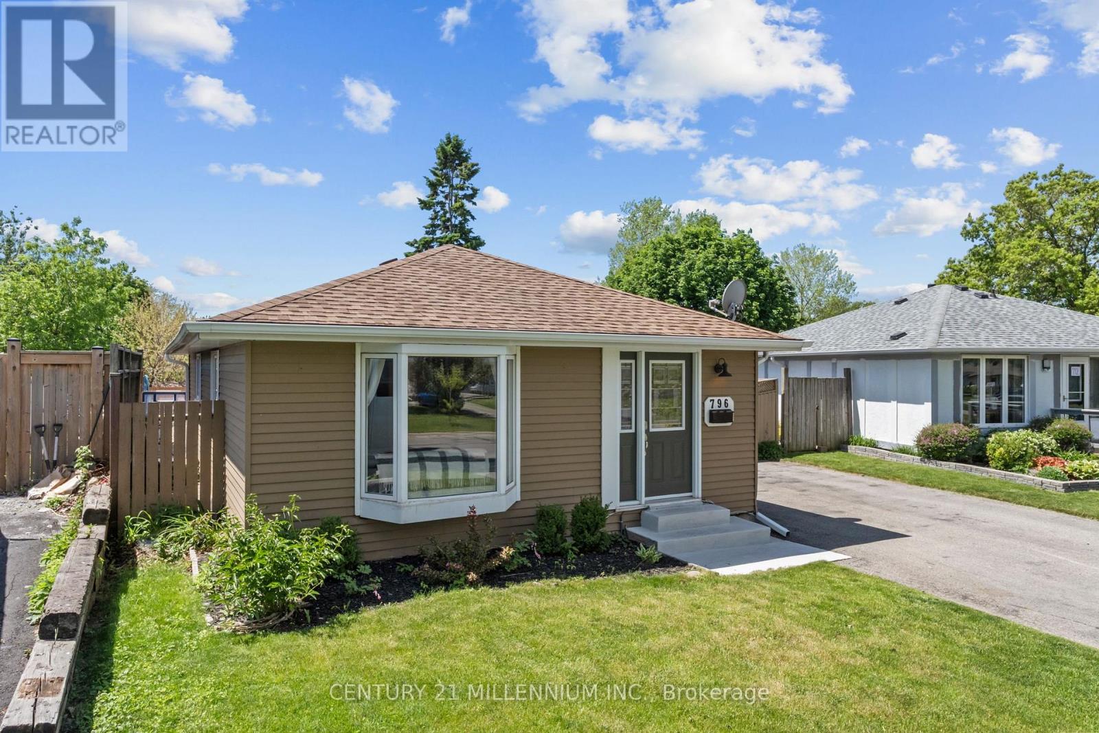 796 Grandview Drive, Oshawa, Ontario  L1H 7W7 - Photo 3 - E13230452