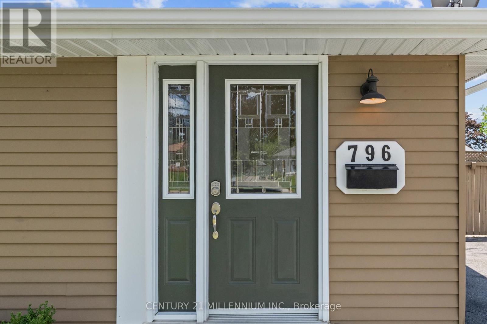 796 Grandview Drive, Oshawa, Ontario  L1H 7W7 - Photo 4 - E13230452