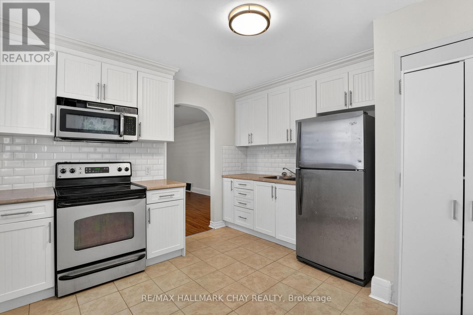 30 Penetang Street, Barrie (Codrington), Ontario  L4M 1V6 - Photo 2 - S13230372
