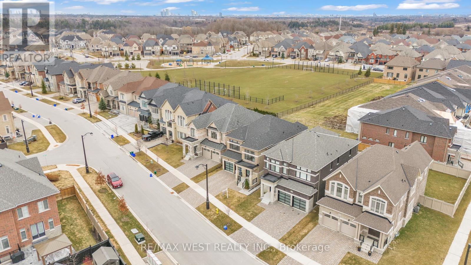 65 Port Royal Avenue, Vaughan, Ontario  L4H 4K6 - Photo 3 - N13209828