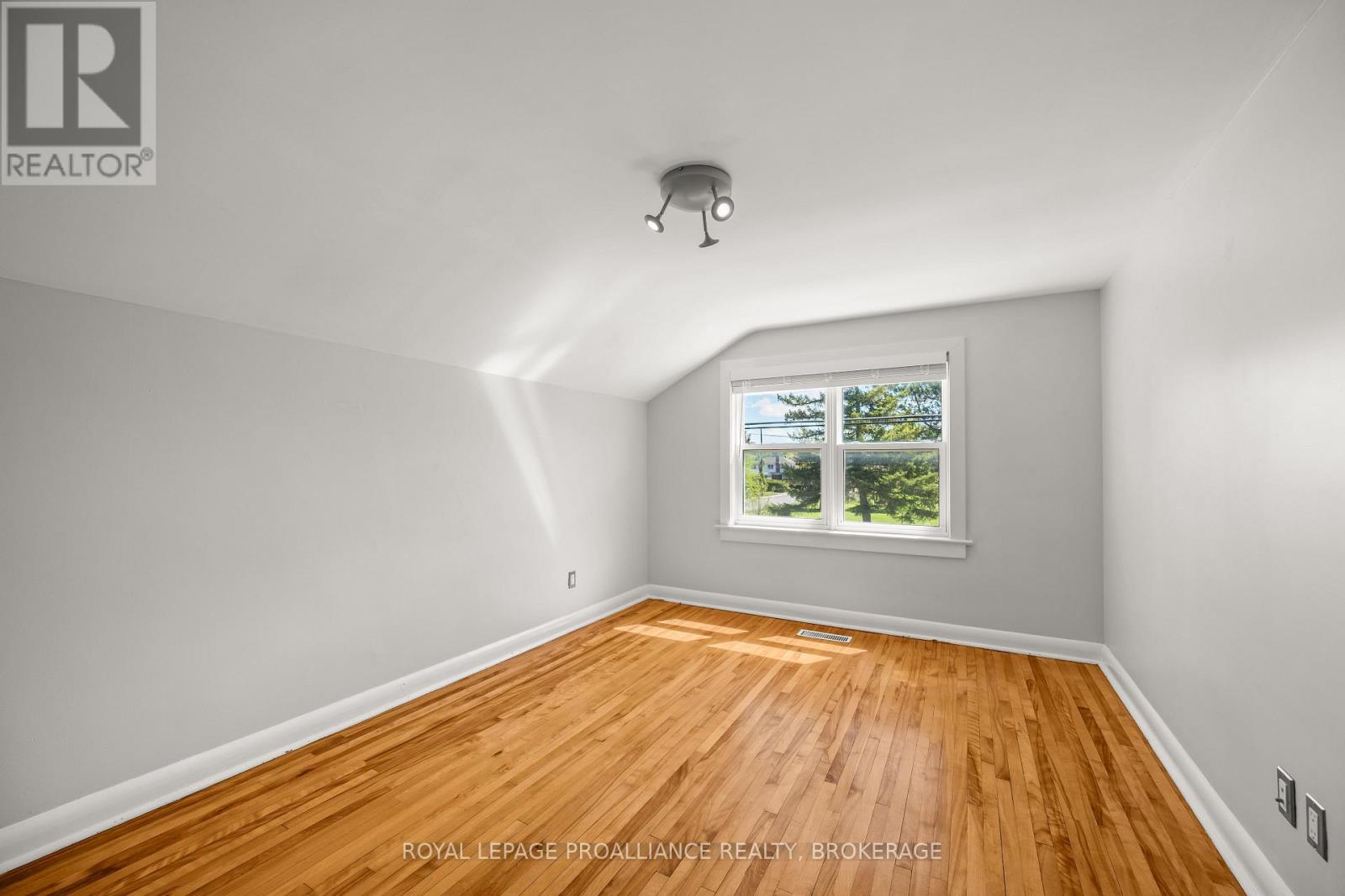 78 Regent Street, Kingston, Ontario  K7L 4J7 - Photo 25 - X12965170