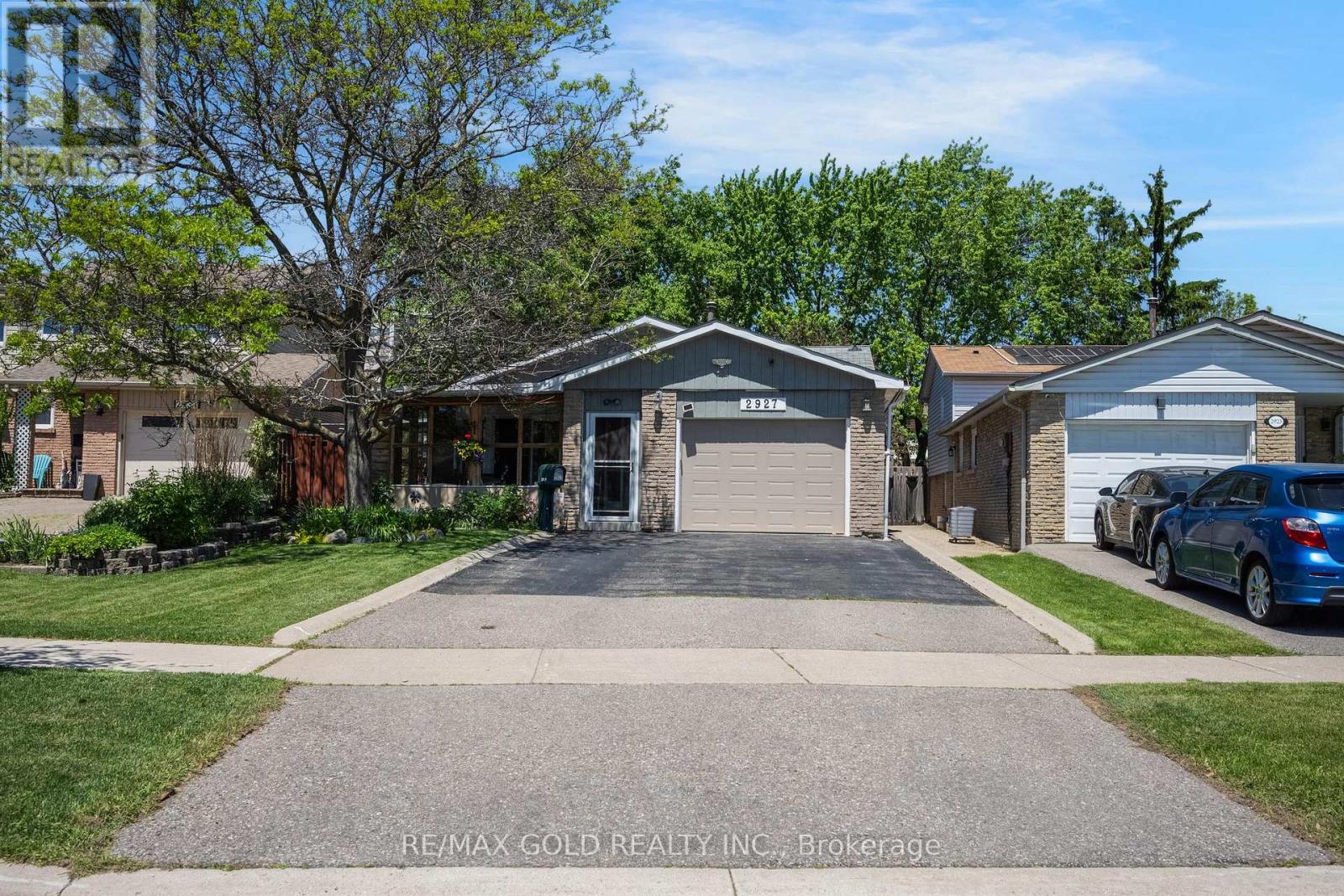 2927 Arles Mews, Mississauga, Ontario  L5N 2N1 - Photo 2 - W13230264