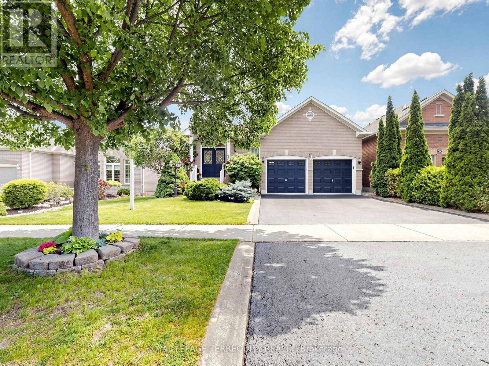 19 Johnson Crescent, Halton Hills, Ontario  L7G 6C9 - Photo 3 - W13230270