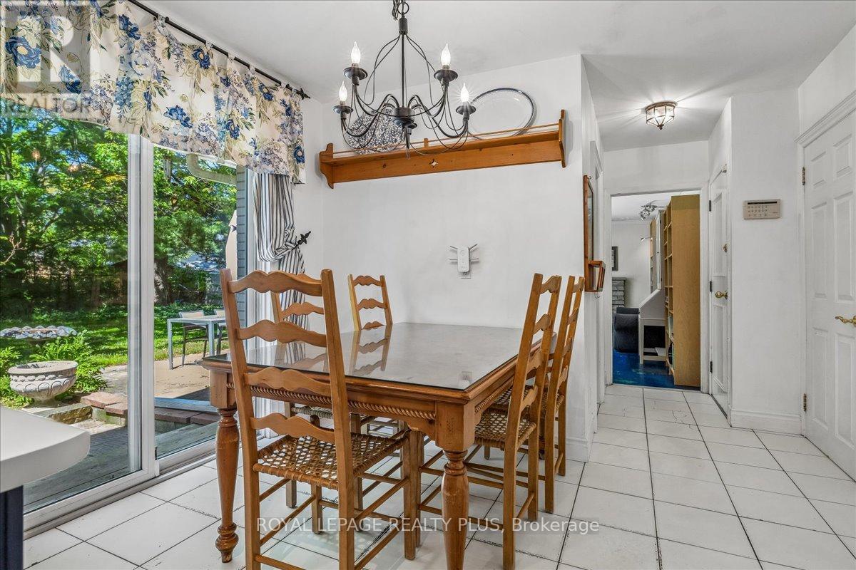921 Calder Road, Mississauga, Ontario  L5J 2M6 - Photo 14 - W13230292