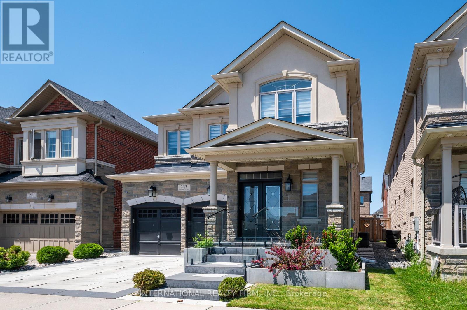 233 Etheridge Avenue, Milton, Ontario  L9E 1H6 - Photo 3 - W13230362