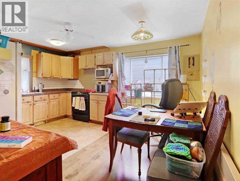 813 13th Street, Canmore, Alberta  T1W 1W5 - Photo 8 - A2316657