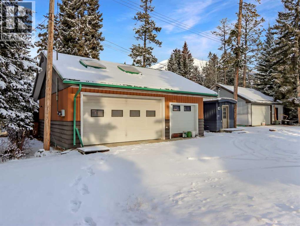 813 13th Street, Canmore, Alberta  T1W 1W5 - Photo 12 - A2316657