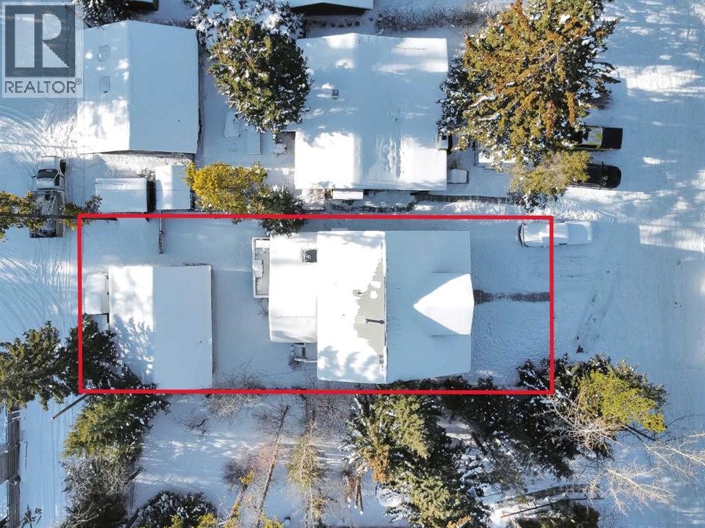 809 13 Street, Canmore, Alberta  T1W 1W5 - Photo 2 - A2316664