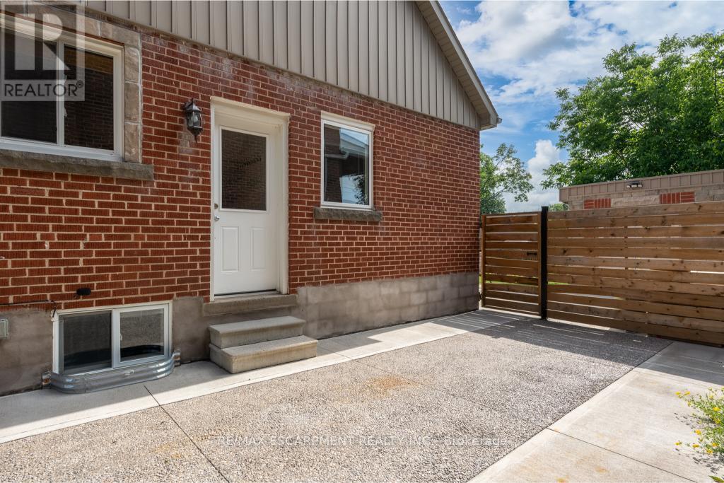 Lower - 239 Cloverdale Avenue E, Hamilton, Ontario  L8K 4M5 - Photo 2 - X13230426