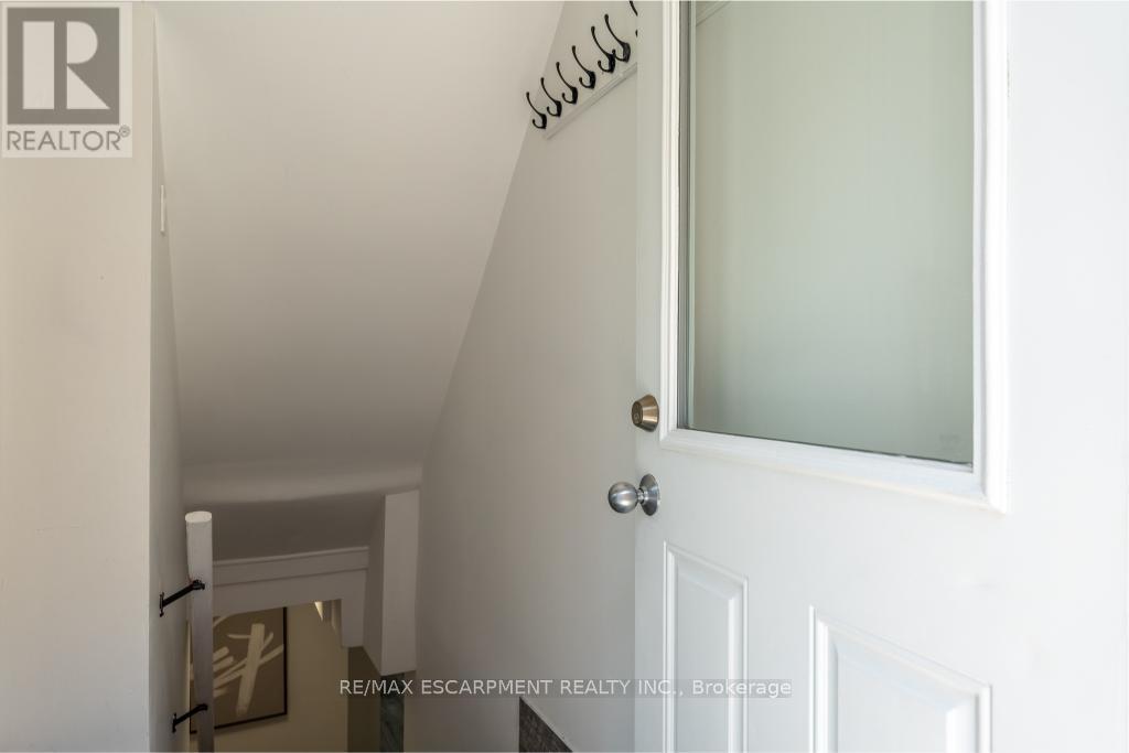 Lower - 239 Cloverdale Avenue E, Hamilton, Ontario  L8K 4M5 - Photo 3 - X13230426