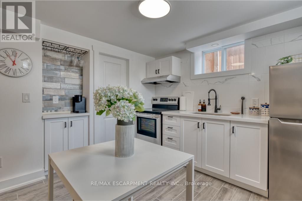 Lower - 239 Cloverdale Avenue E, Hamilton, Ontario  L8K 4M5 - Photo 9 - X13230426