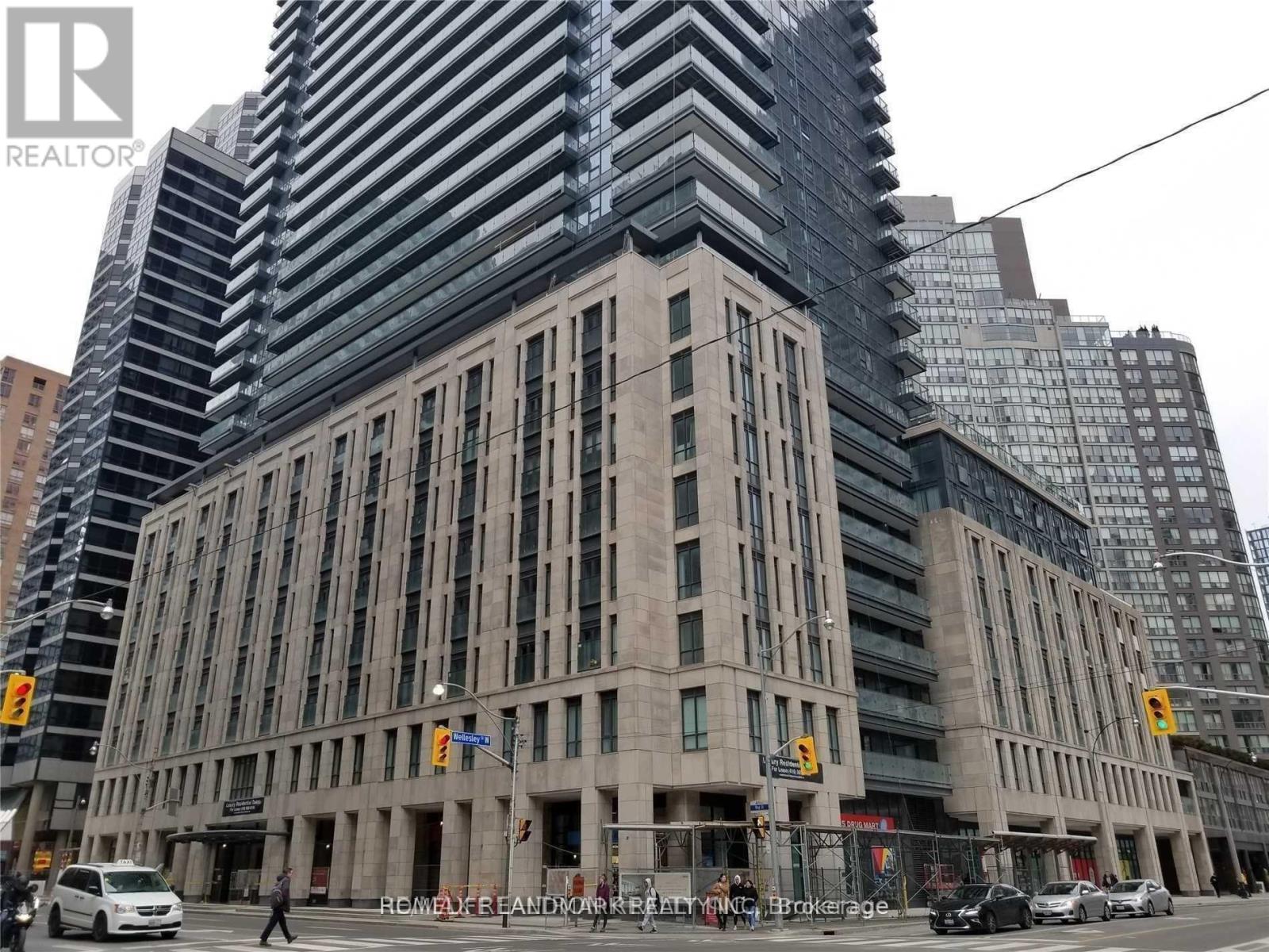 1808 - 955 BAY STREET
