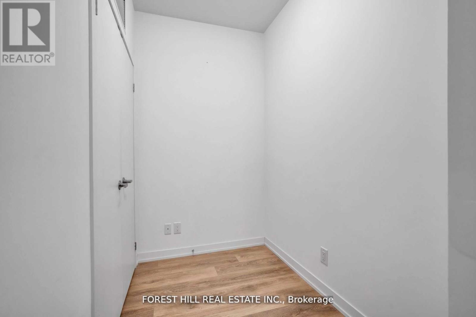 202 - 899 Queen Street E, Toronto, Ontario  M4M 1J4 - Photo 3 - E13230578