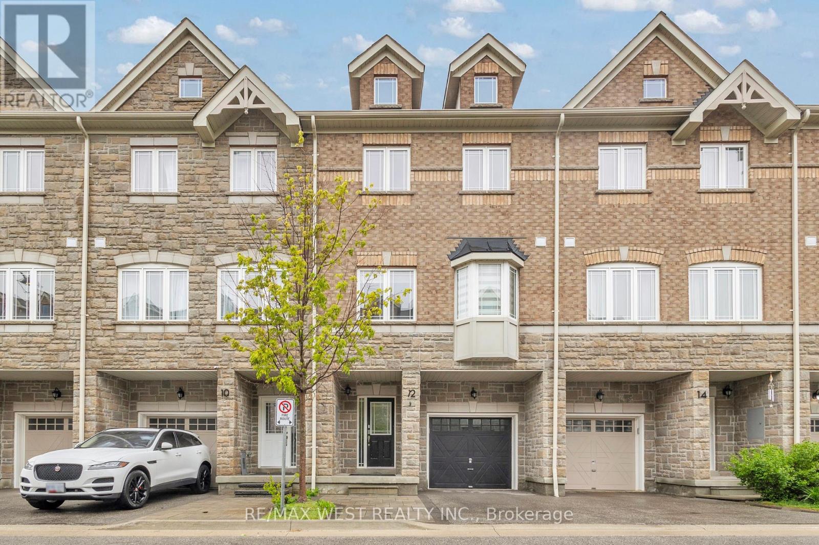 12 WATERSTONE WAY, Whitby, Ontario