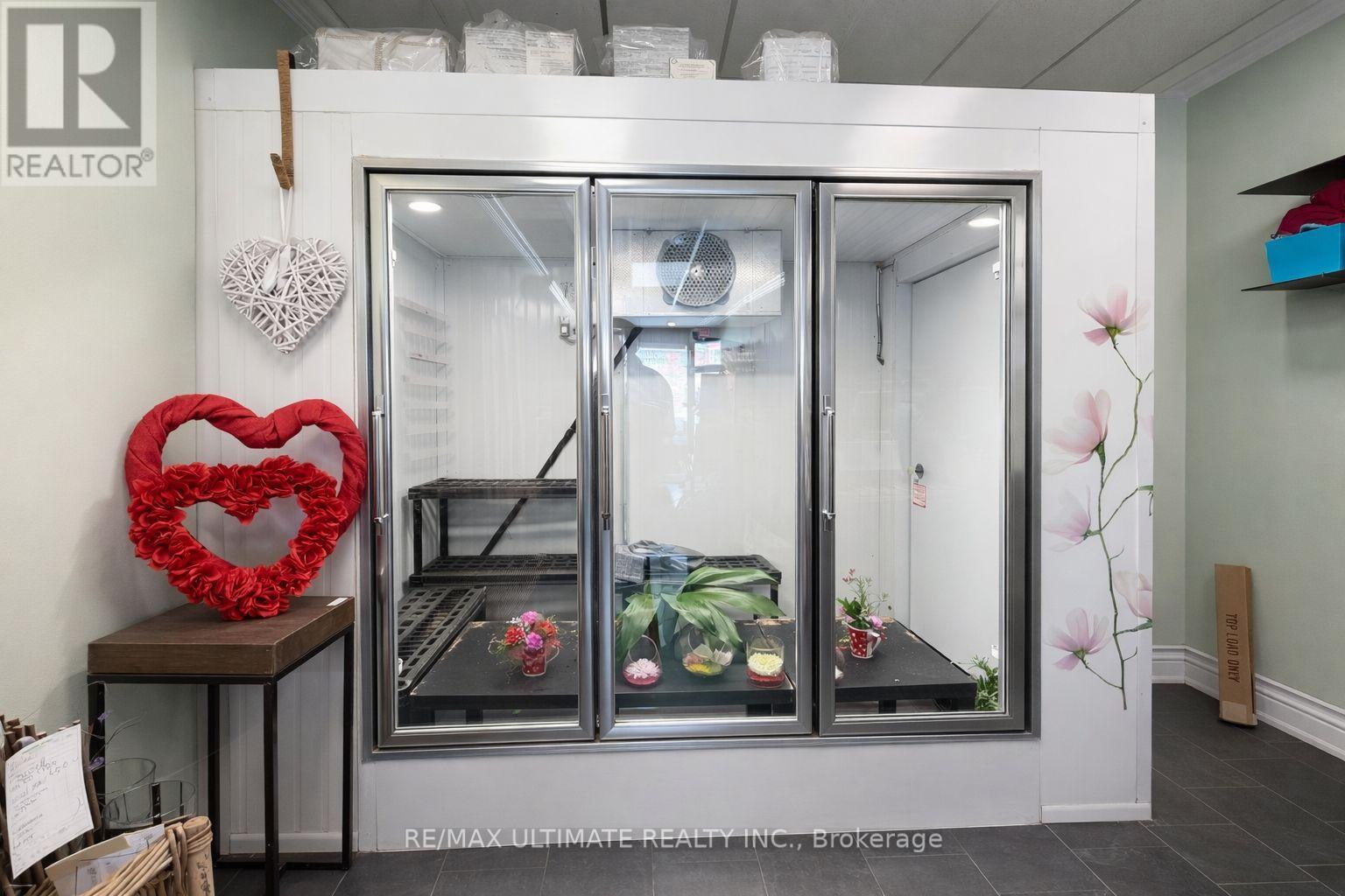 Main - 1685 Dundas Street W, Toronto, Ontario  M6K 1V2 - Photo 5 - C12830488