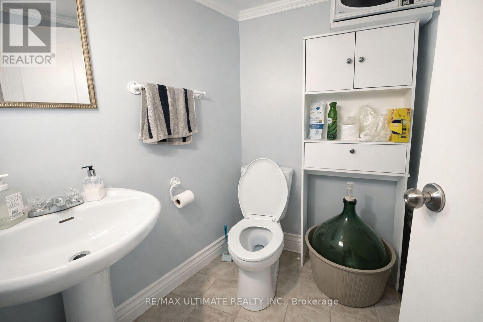 Main - 1685 Dundas Street W, Toronto, Ontario  M6K 1V2 - Photo 6 - C12830488