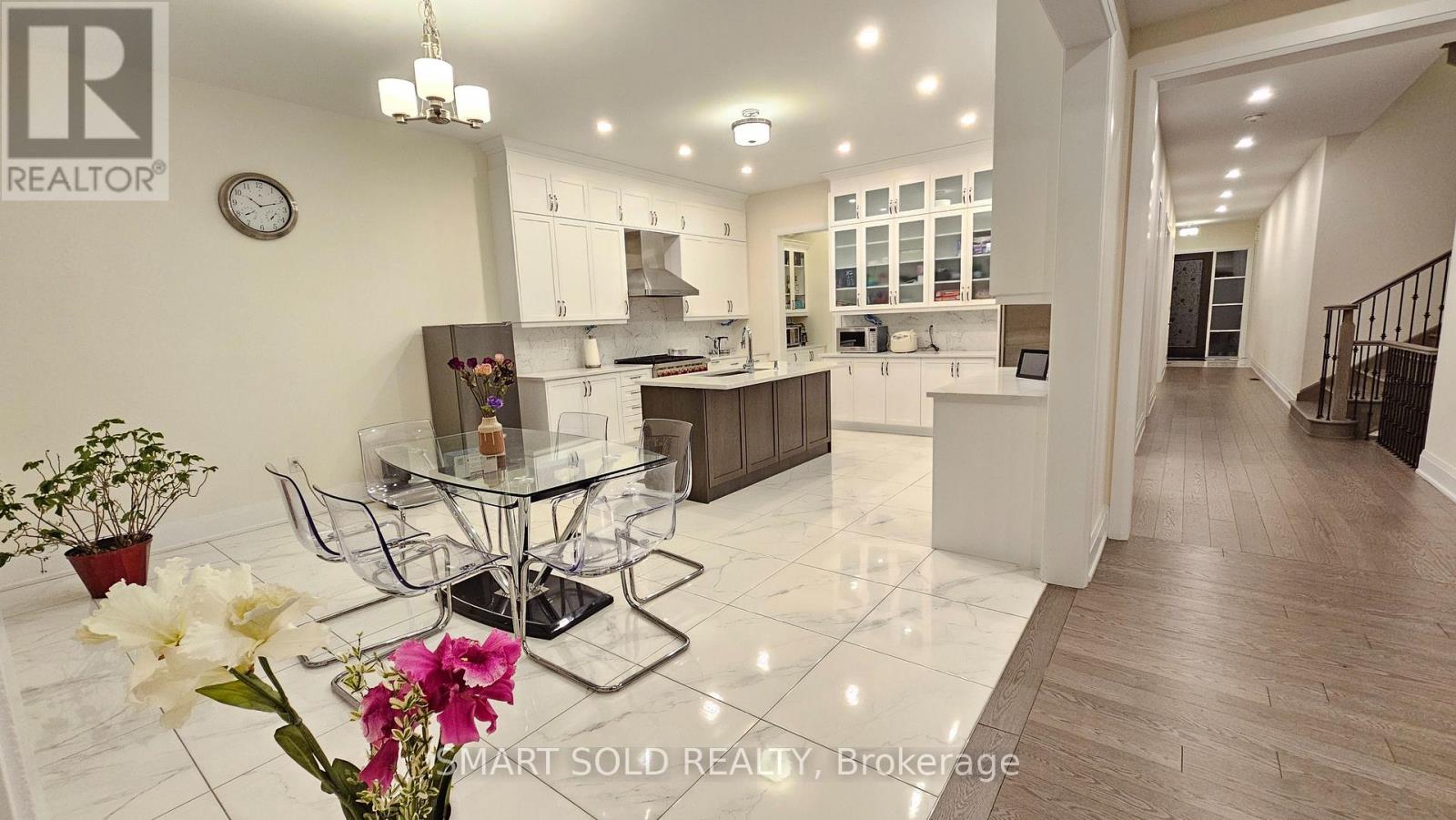 147 Hillsview Drive, Richmond Hill, Ontario  L4C 1T3 - Photo 2 - N13230538