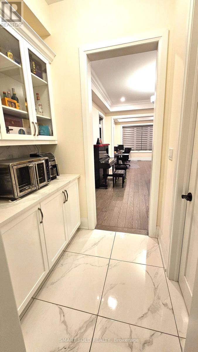147 Hillsview Drive, Richmond Hill, Ontario  L4C 1T3 - Photo 6 - N13230538