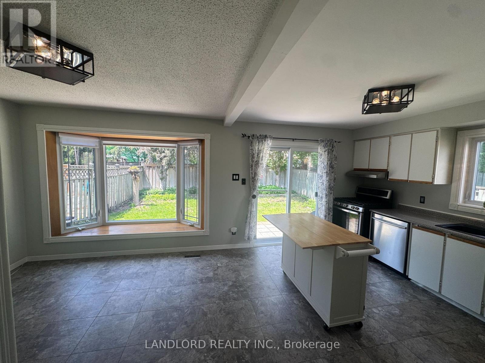 833 Laurier Avenue, Milton, Ontario  L9T 4H4 - Photo 12 - W13230526