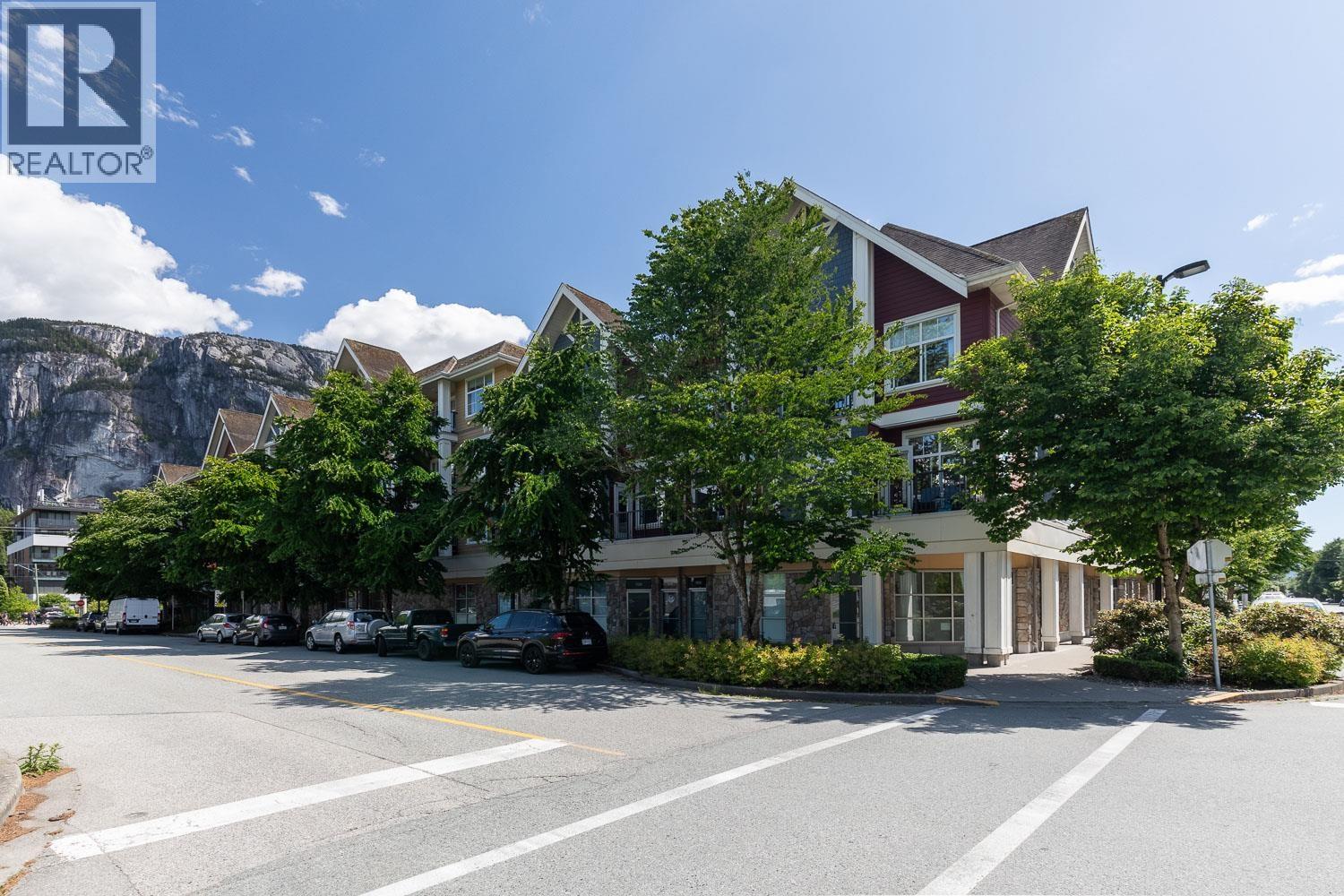 1320 Main Street, Squamish, British Columbia  V8B 0R2 - Photo 1 - R3130244