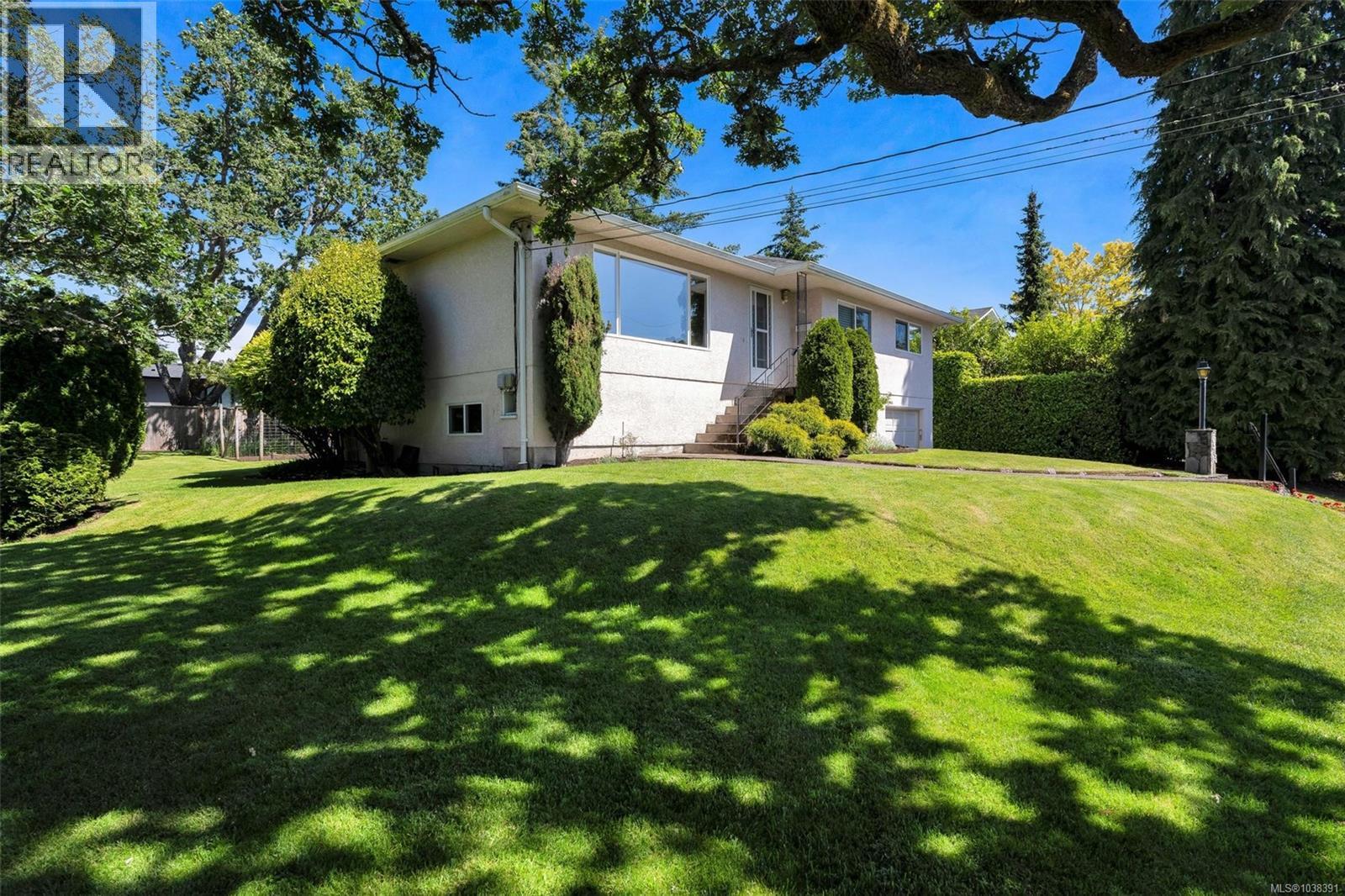 3973 Livingstone Ave S, Saanich, British Columbia V8N 3A5 - Photo 30 - 1038391