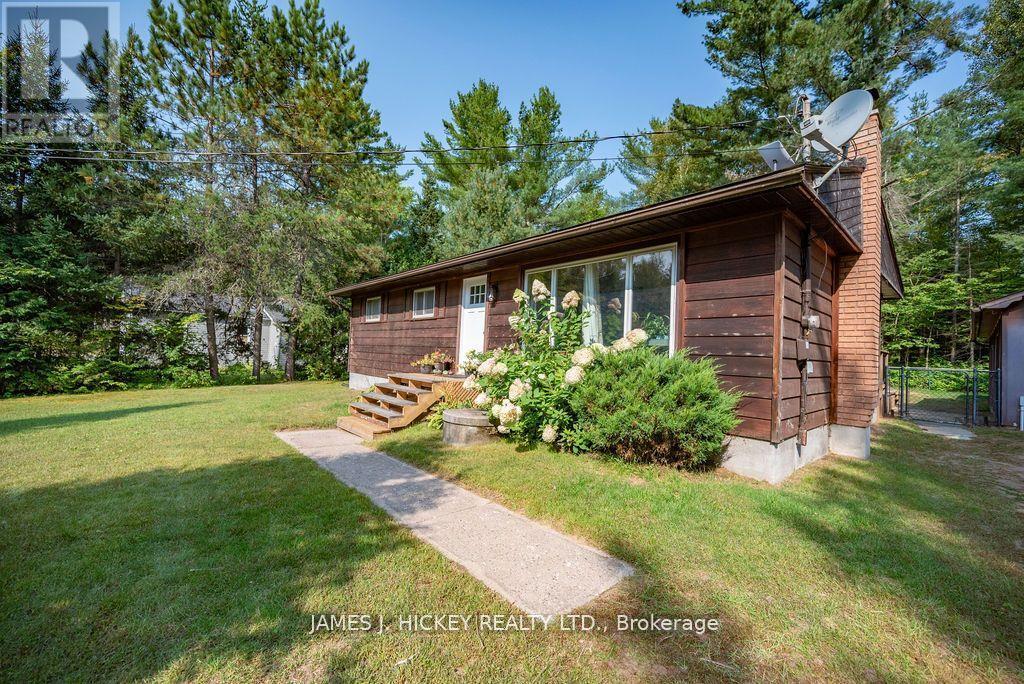 172 King's Road, Laurentian Hills, Ontario K0J 1P0 - Photo 2 - X13230680