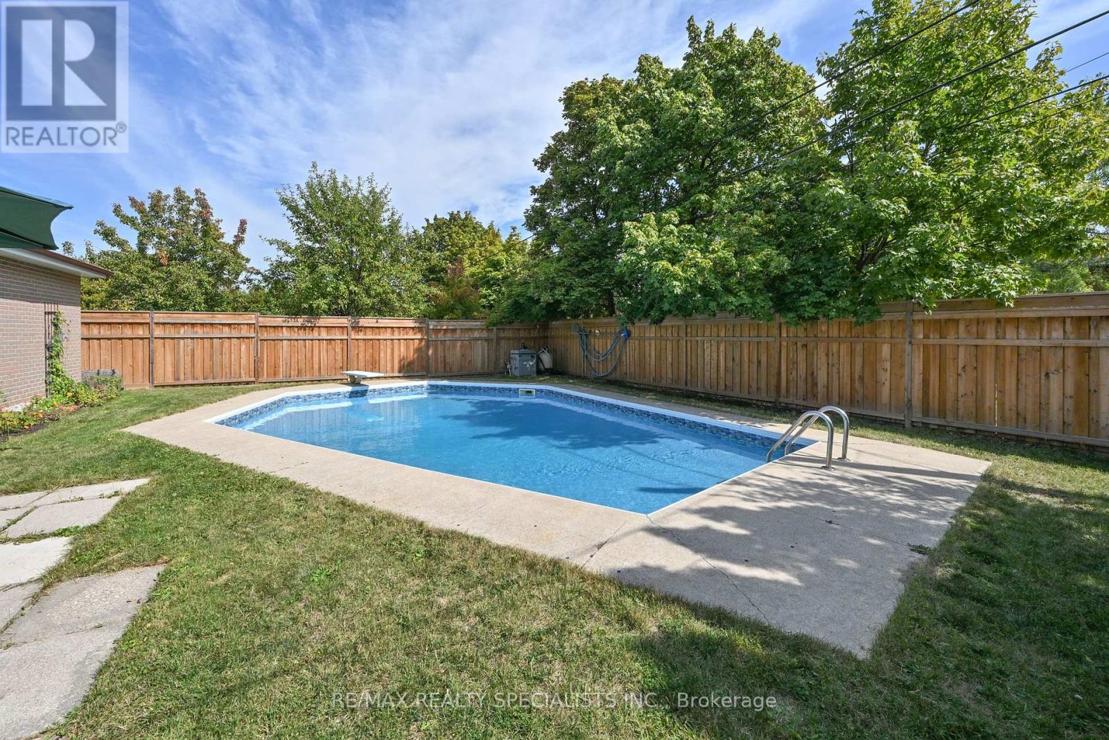 8 Beechwood Crescent, Brampton, Ontario  L6T 1Y1 - Photo 28 - W13230280
