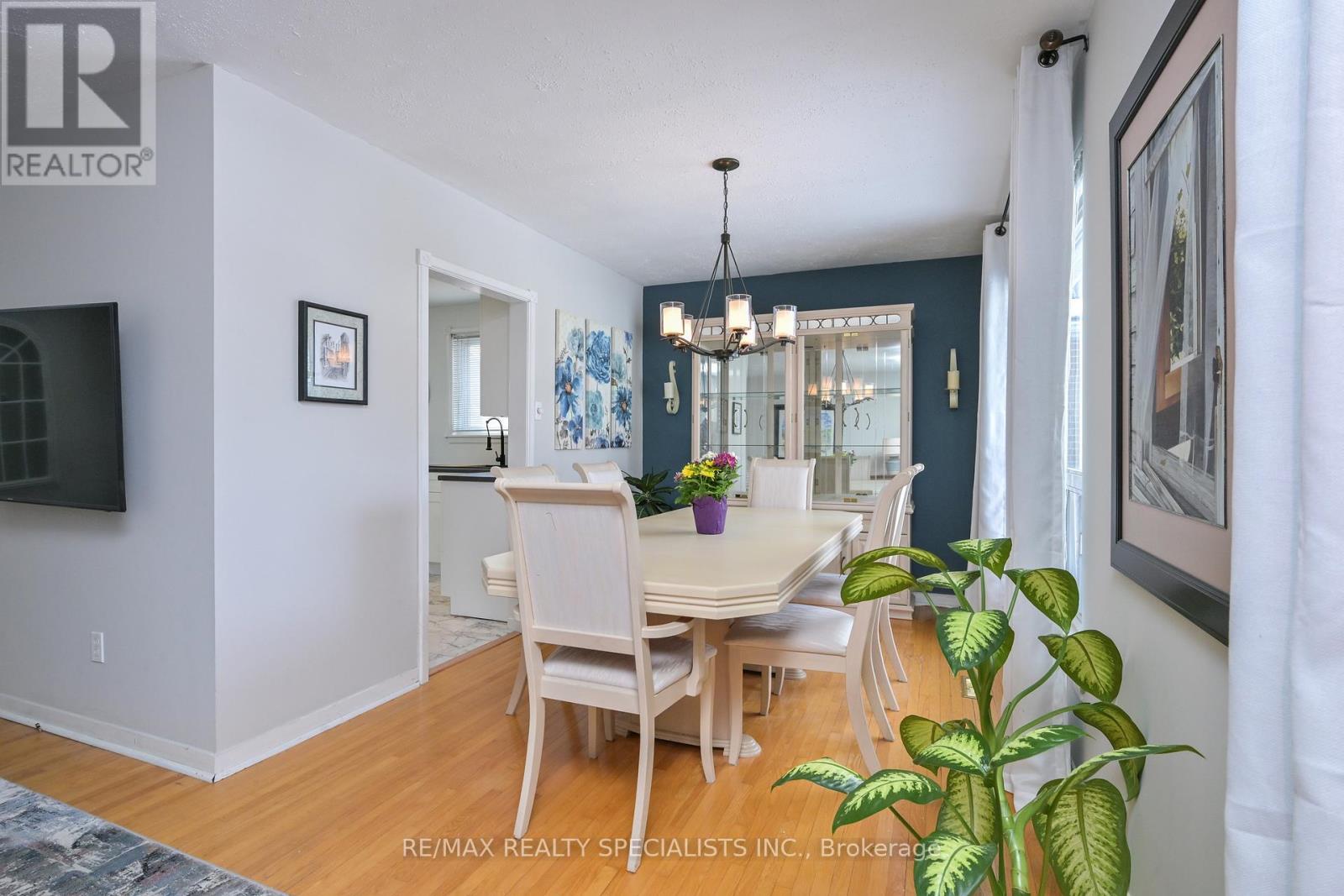 8 Beechwood Crescent, Brampton, Ontario  L6T 1Y1 - Photo 9 - W13230280