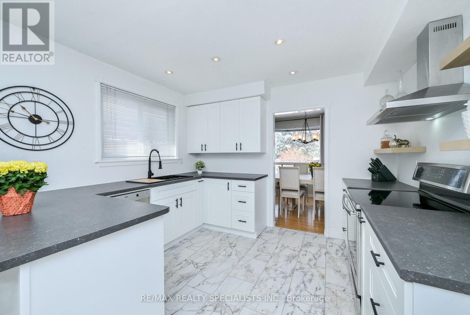 8 Beechwood Crescent, Brampton, Ontario  L6T 1Y1 - Photo 6 - W13230280