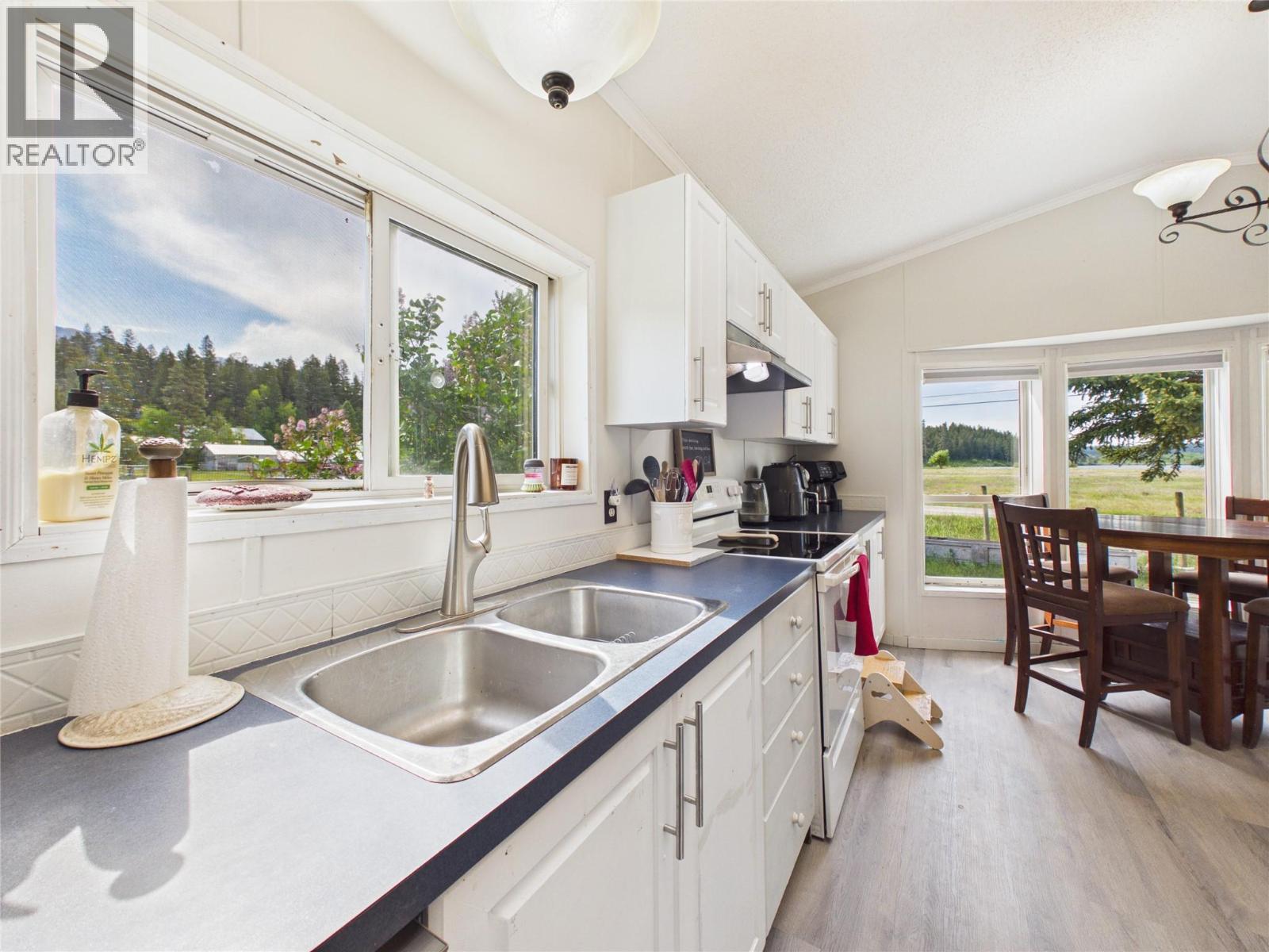 7051 Lazy Lake Road, Wasa, British Columbia V0B 2K0 - Photo 7 - 10389335