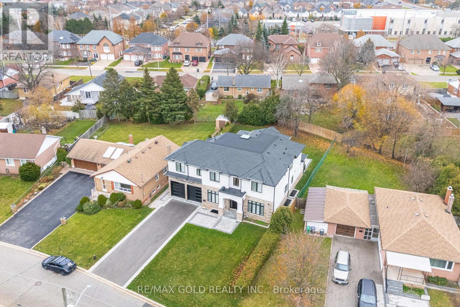 19 Maldaver Avenue, Mississauga, Ontario  L5M 1W4 - Photo 6 - W12705324