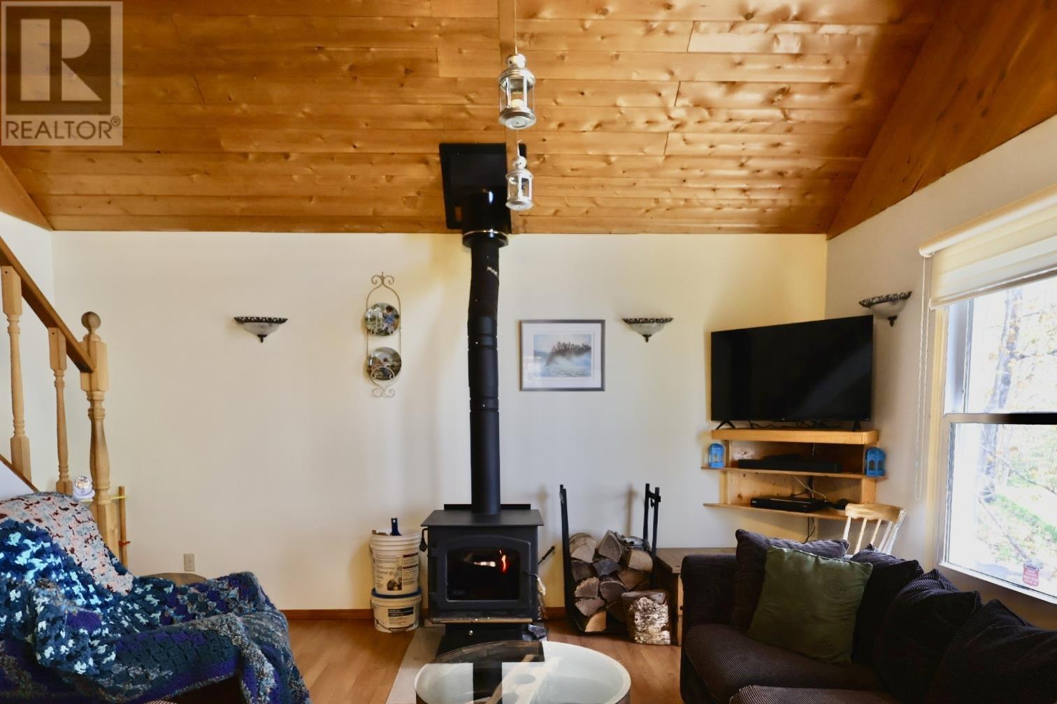 17 James St, Goulais River, Ontario  P0S 1E0 - Photo 11 - SM261257