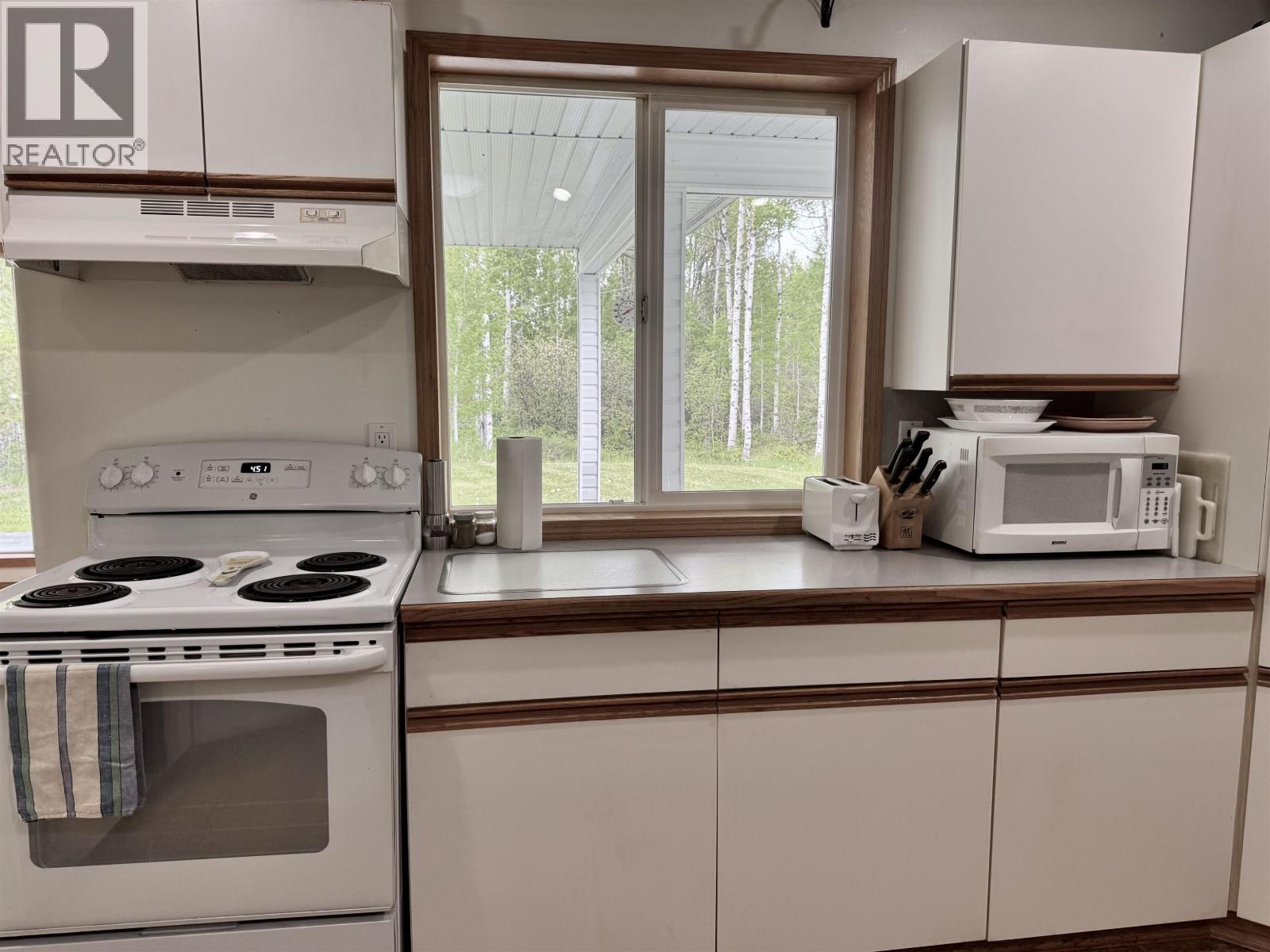 6436 Erickson Road, 100 Mile House, British Columbia  V0K 1X3 - Photo 10 - R3131270