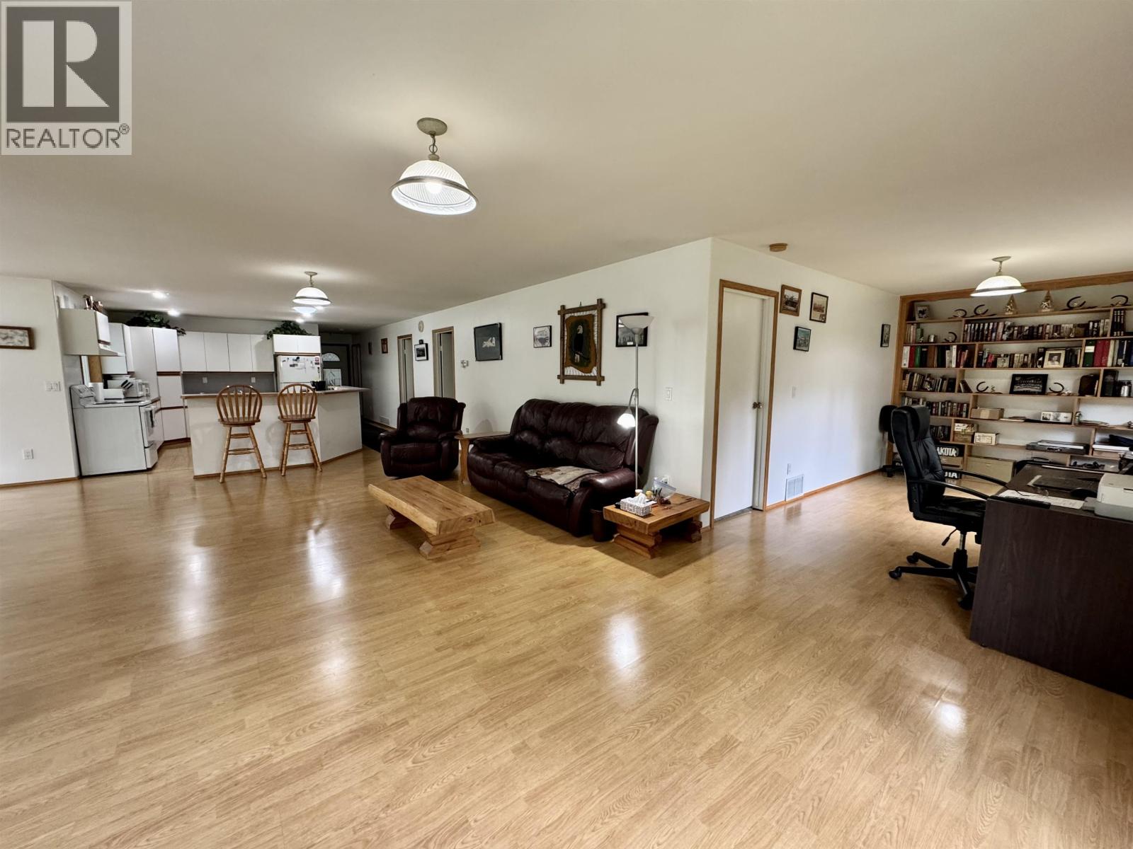 6436 Erickson Road, 100 Mile House, British Columbia  V0K 1X3 - Photo 4 - R3131270