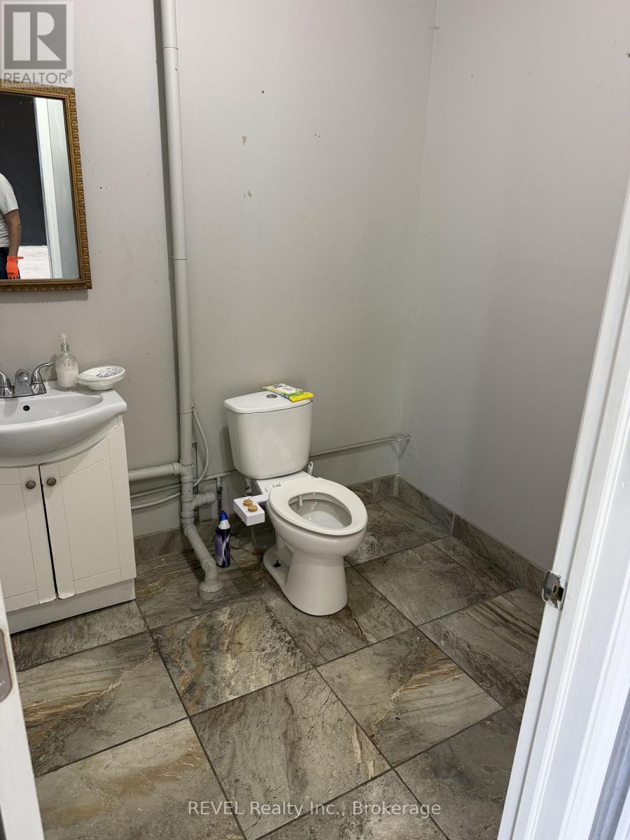 3 - 106 Ormond Street S, Thorold, Ontario  L2V 1Y3 - Photo 4 - X13225094