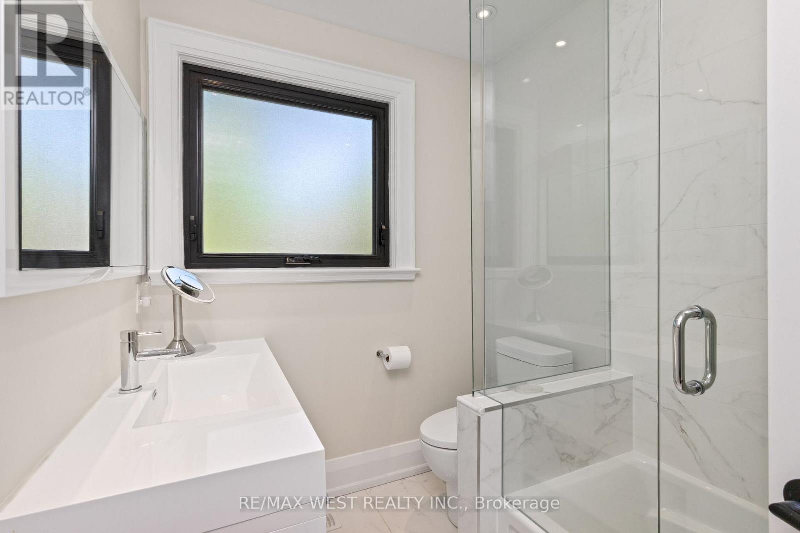 79 Elmsthorpe Avenue, Toronto, Ontario  M5P 2L8 - Photo 15 - C13230668