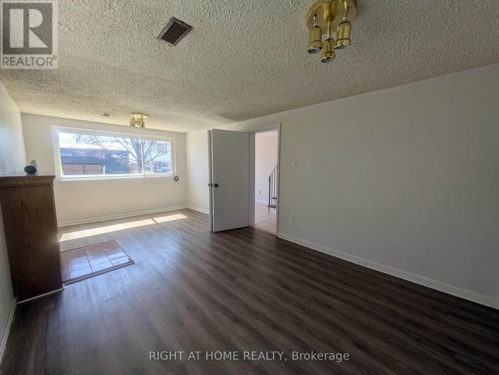 740 Stone Street, Oshawa, Ontario  L1J 1A6 - Photo 5 - E13230724
