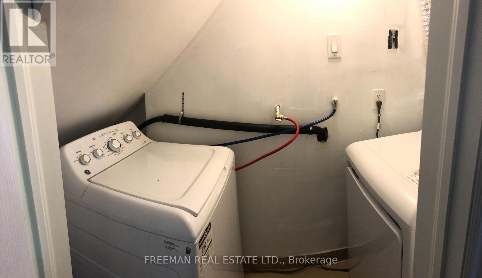 2 - 1022 Gerrard Street E, Toronto, Ontario  M4M 1Z5 - Photo 13 - E13230754