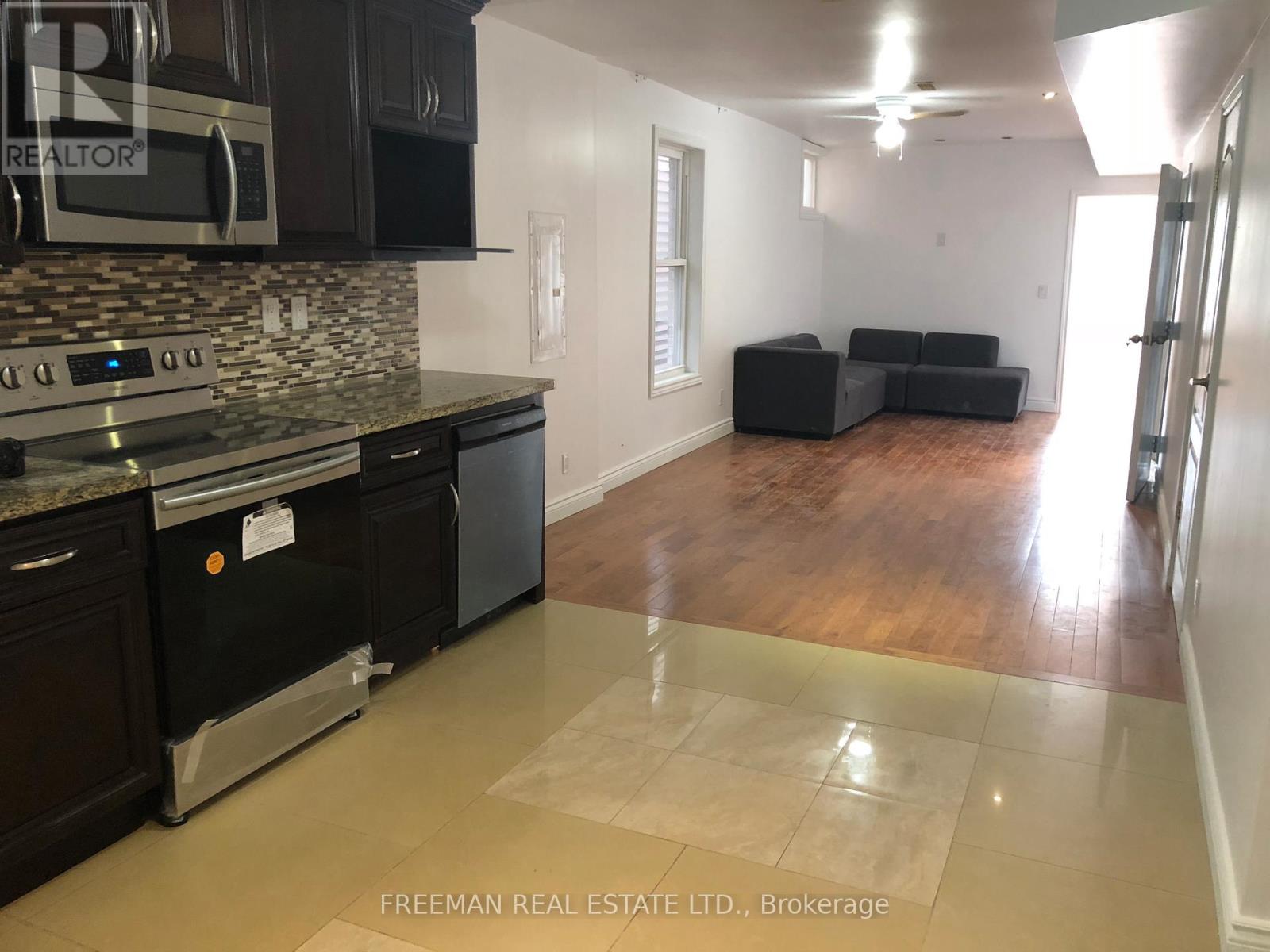 2 - 1022 Gerrard Street E, Toronto, Ontario  M4M 1Z5 - Photo 2 - E13230754