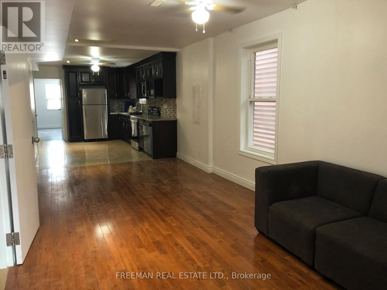 2 - 1022 Gerrard Street E, Toronto, Ontario  M4M 1Z5 - Photo 3 - E13230754