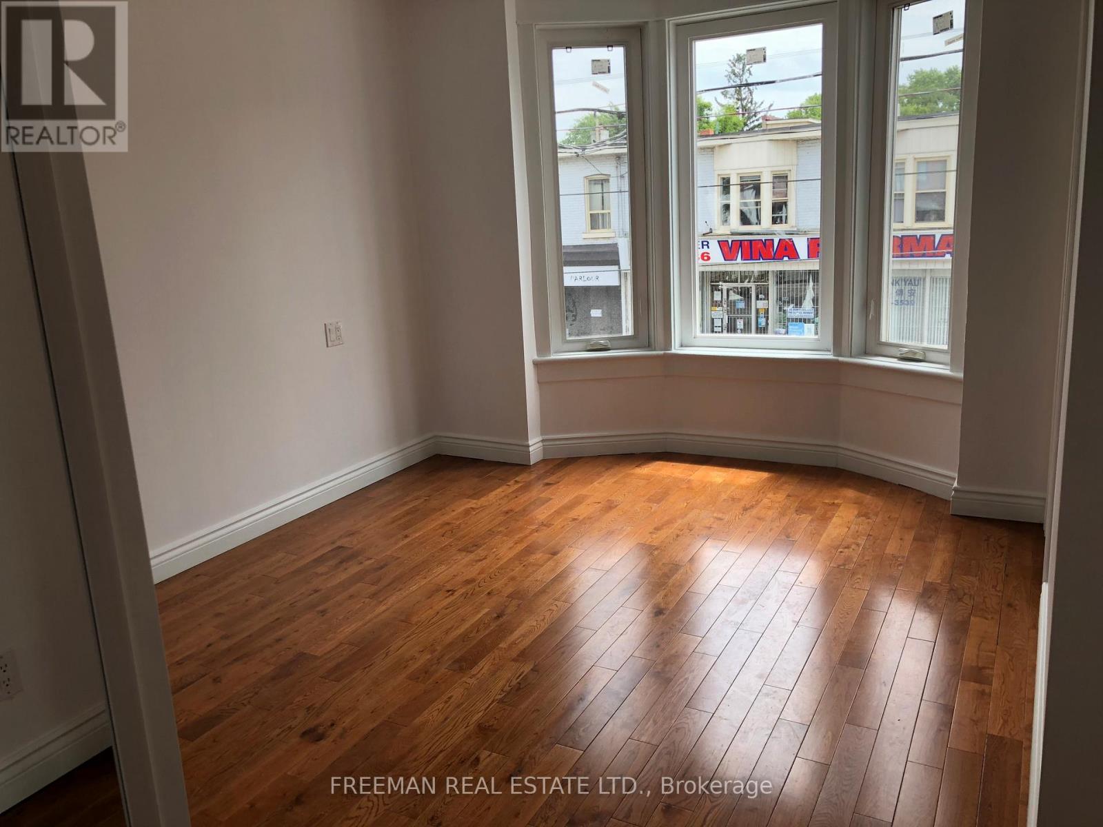 2 - 1022 Gerrard Street E, Toronto, Ontario  M4M 1Z5 - Photo 7 - E13230754