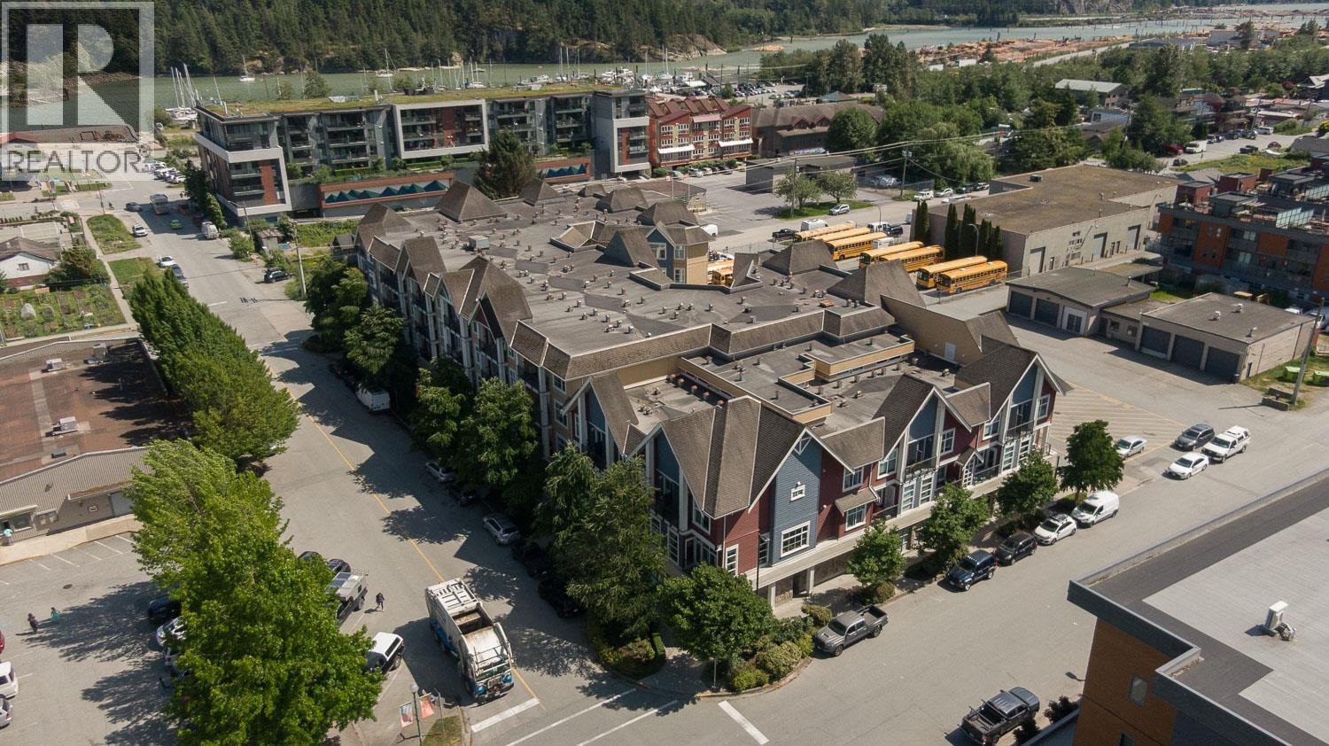 1320 Main Street, Squamish, British Columbia  V8B 0R2 - Photo 2 - R3130244