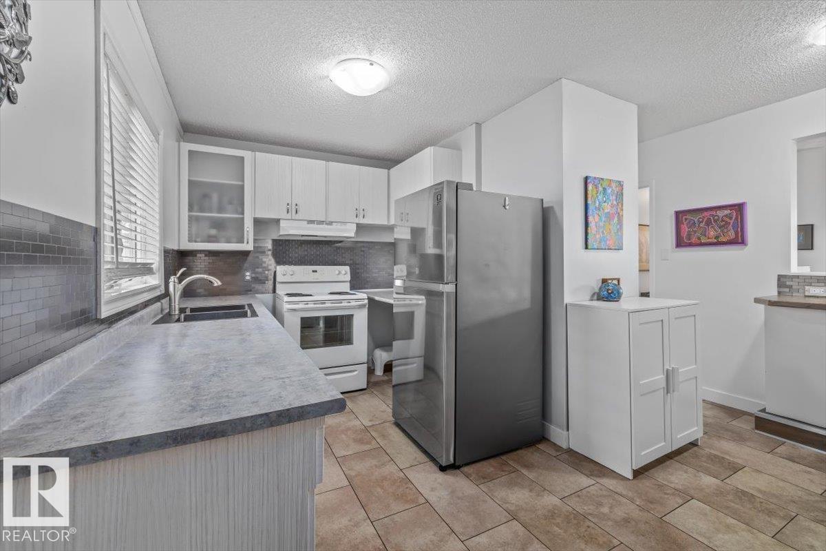 8205 162 St Nw, Edmonton, Alberta  T5R 2L9 - Photo 12 - E4491320