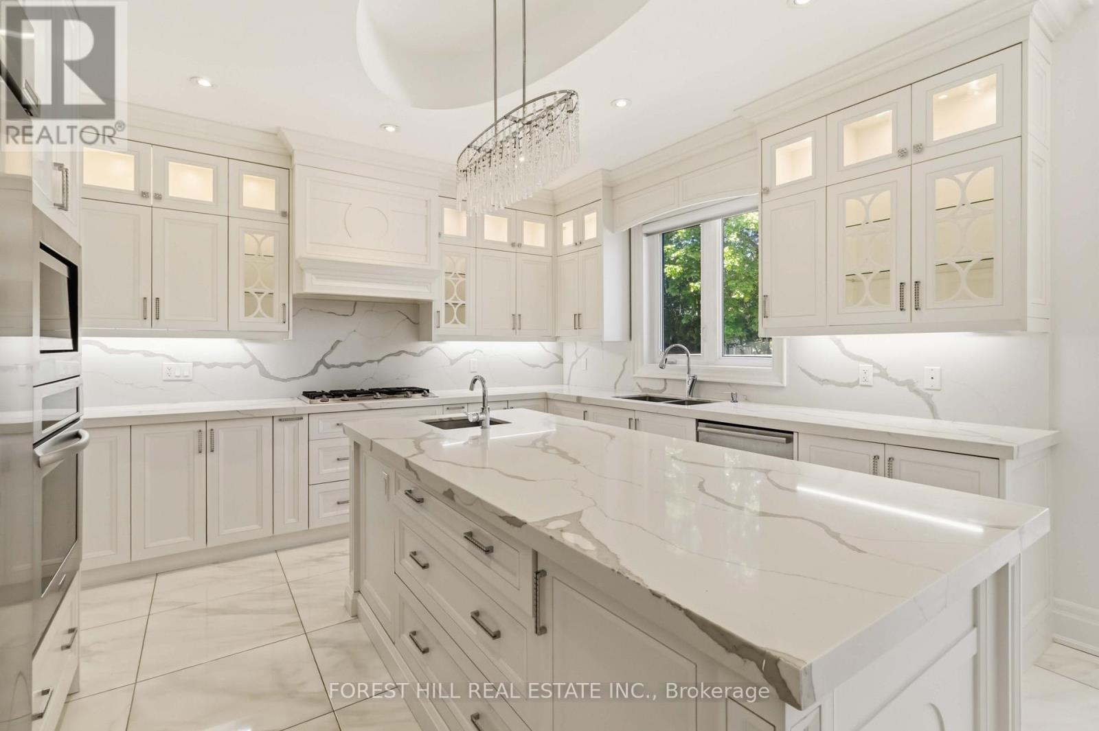 47 Harding Boulevard, Richmond Hill, Ontario  L4C 1S7 - Photo 4 - N13230640