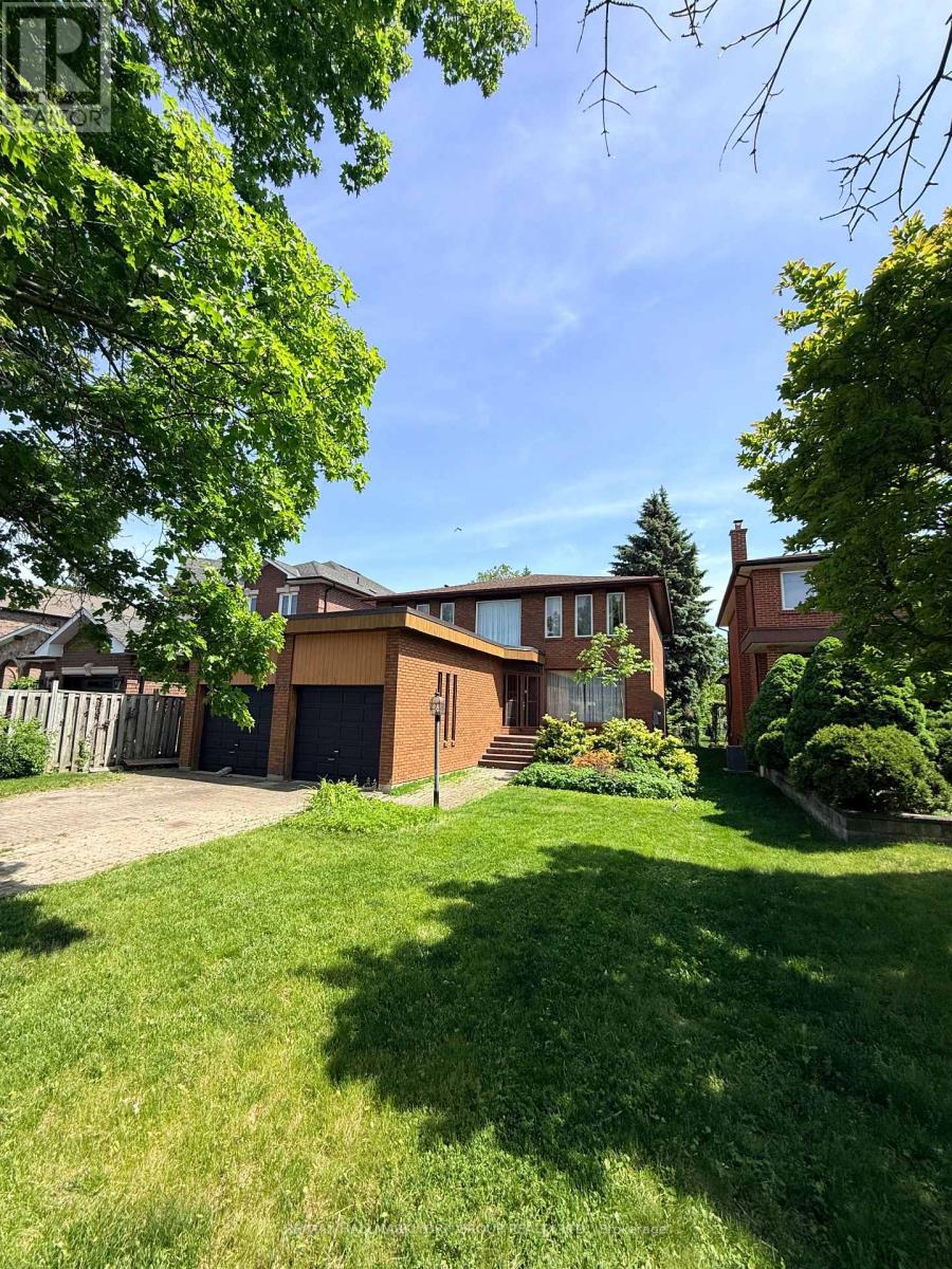 75 Spruce Avenue, Richmond Hill, Ontario  L4C 6V9 - Photo 2 - N13230830